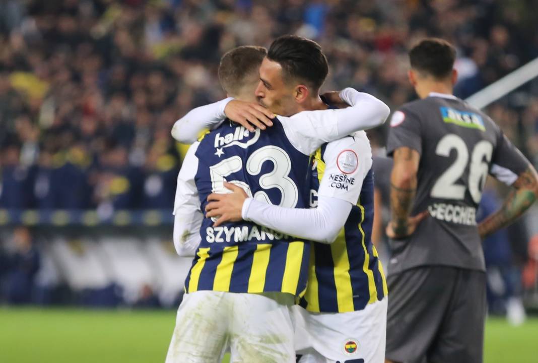 Fenerbahçe Fatih Karagümrük maçından çok özel fotoğraflar: Geri dönüş coşkusu tribünlere böyle yansıdı 66